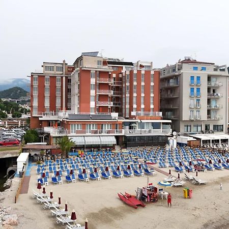 Hotel & Residence Stella Maris Pietra Ligure Kültér fotó