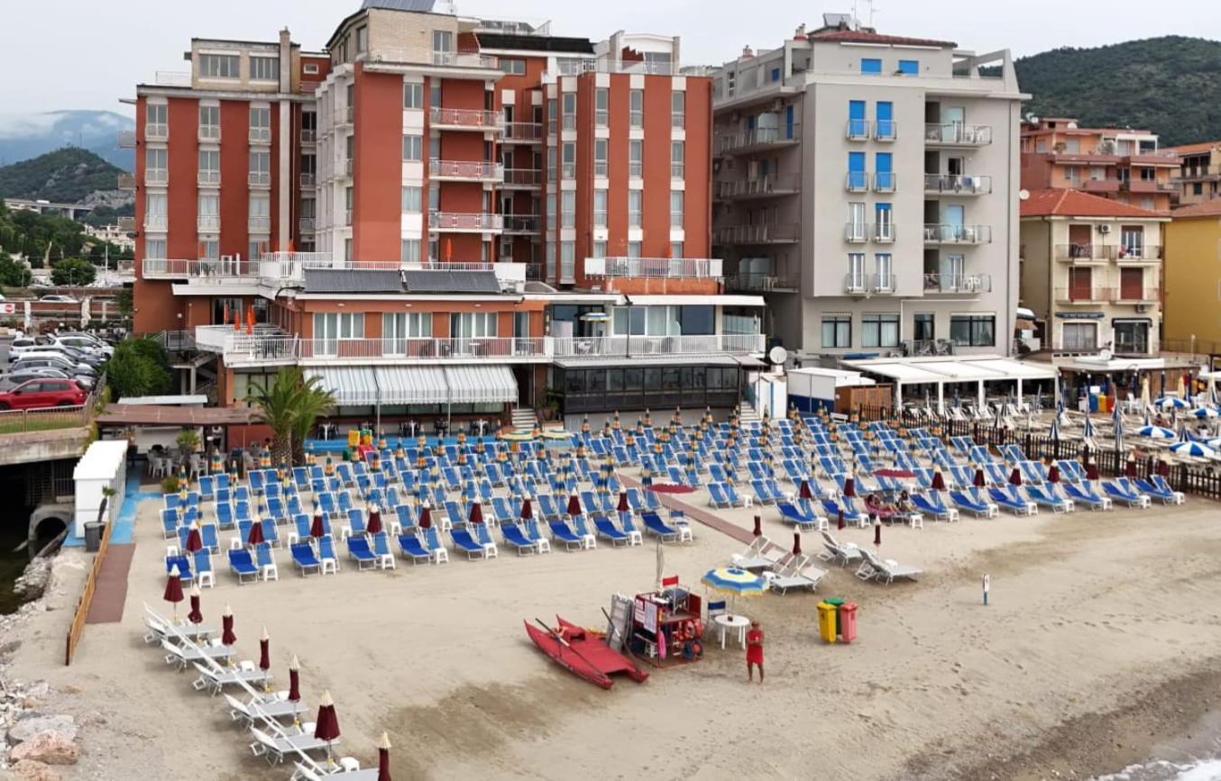 Hotel & Residence Stella Maris Pietra Ligure Kültér fotó